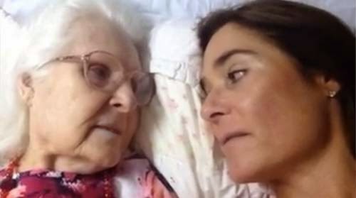 Απίστευτο: 87χρονη με Αλτσχάιμερ θυμάται ξαφνικά την κόρη της! Αξίζει να το δείτε... [video] - Φωτογραφία 1