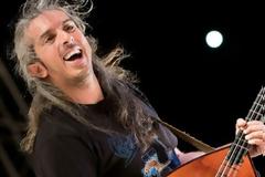 Έχετε δει την κούκλα σύντροφο του Γιάννη Χαρούλη; Είναι η... [photos]