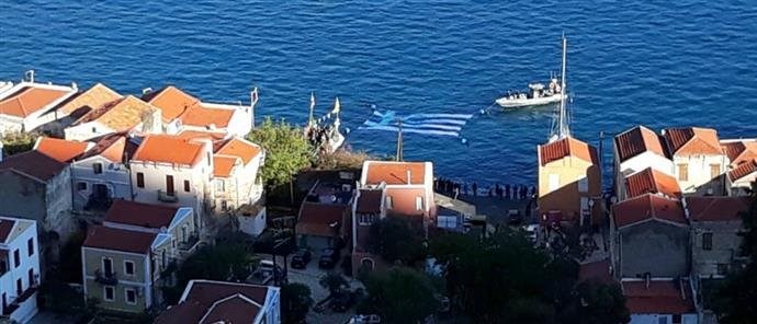 Στο Καστελόριζο η μεγαλύτερη υποβρύχια ελληνική σημαία – ΦΩΤΟ - Φωτογραφία 2