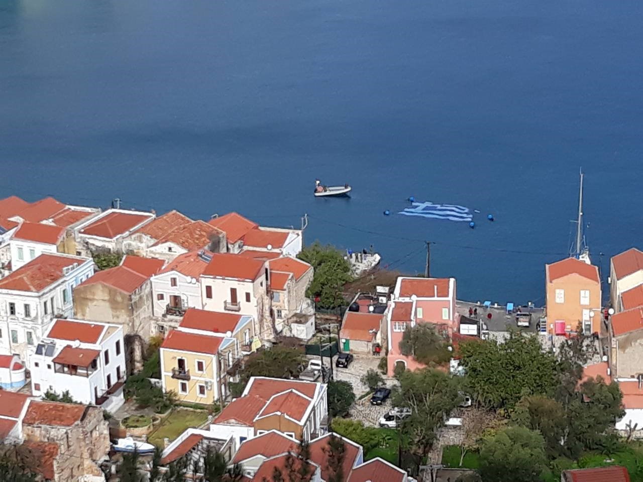 Στο Καστελόριζο η μεγαλύτερη υποβρύχια ελληνική σημαία – ΦΩΤΟ - Φωτογραφία 3
