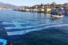 Στο Καστελόριζο η μεγαλύτερη υποβρύχια ελληνική σημαία – ΦΩΤΟ