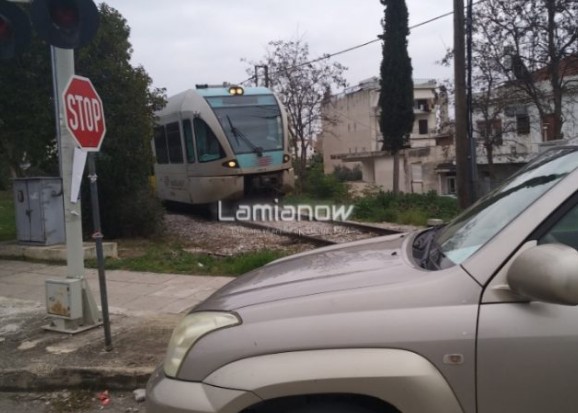Παγκράτι-Λαμία: Σταμάτησε το τρένο για να ψωνίσει στην… λαϊκή [photos+video] - Φωτογραφία 1