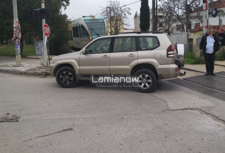 Παγκράτι-Λαμία: Σταμάτησε το τρένο για να ψωνίσει στην… λαϊκή [photos+video] - Φωτογραφία 3