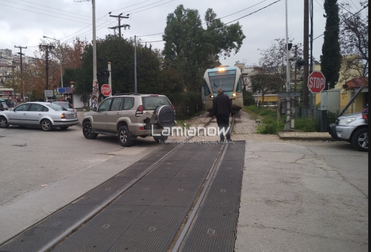 Παγκράτι-Λαμία: Σταμάτησε το τρένο για να ψωνίσει στην… λαϊκή [photos+video] - Φωτογραφία 4