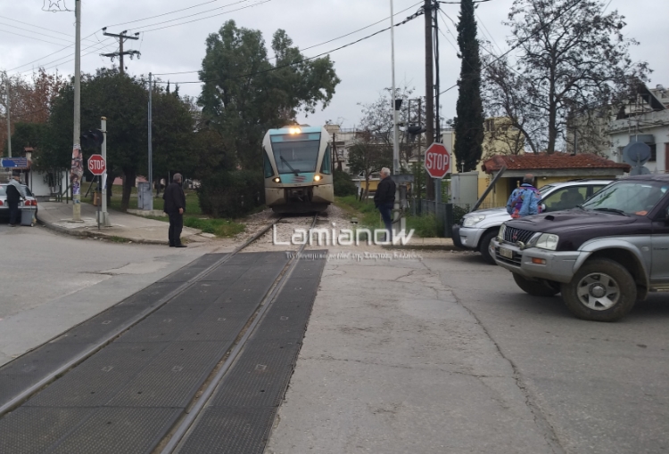 Παγκράτι-Λαμία: Σταμάτησε το τρένο για να ψωνίσει στην… λαϊκή [photos+video] - Φωτογραφία 5