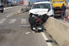 Σφοδρή σύγκρουση με τραυματισμό στην Εθνική Οδό κοντά στο Αγρίνιο (φωτο)