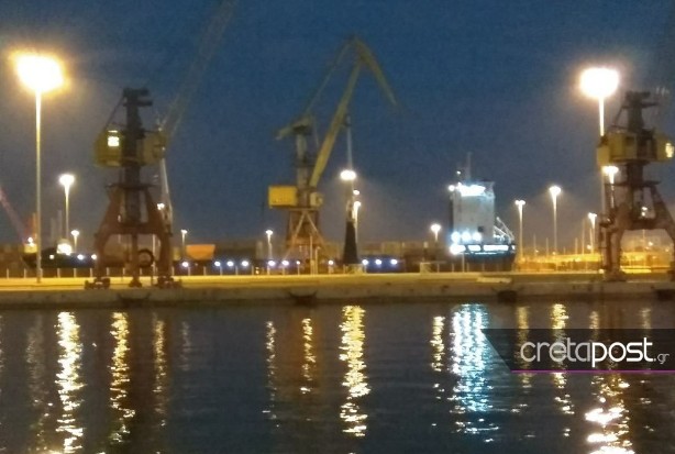 Ηράκλειο: Ύποπτο φορτηγό πλοίο για παράνομο φορτίο εξετάζουν οι λιμενικές αρχές - Φωτογραφία 1