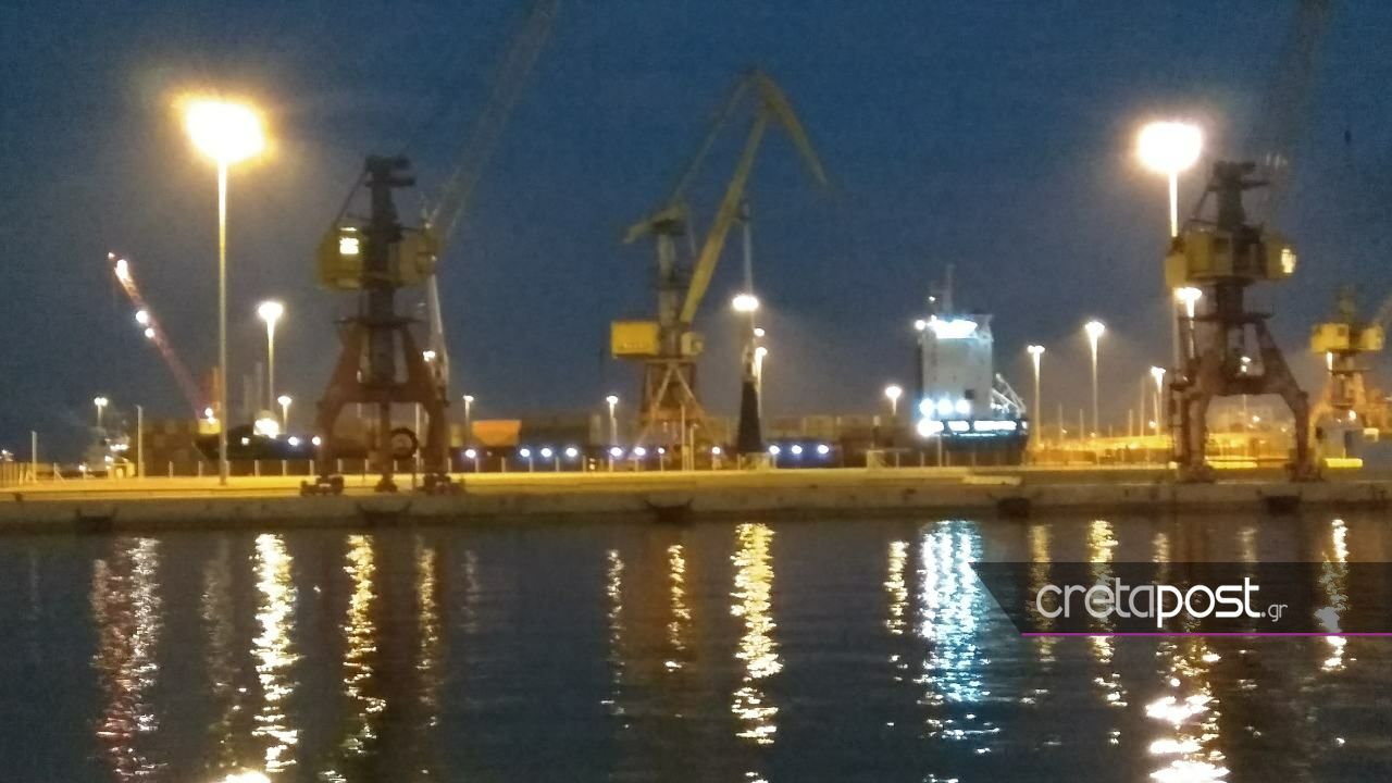 Ηράκλειο: Ύποπτο φορτηγό πλοίο για παράνομο φορτίο εξετάζουν οι λιμενικές αρχές - Φωτογραφία 2