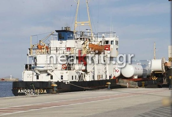 Ρεσάλτο του λιμενικού σε ύποπτο φορτηγό πλοίο- σκανάρουν το φορτίο - Φωτογραφία 1