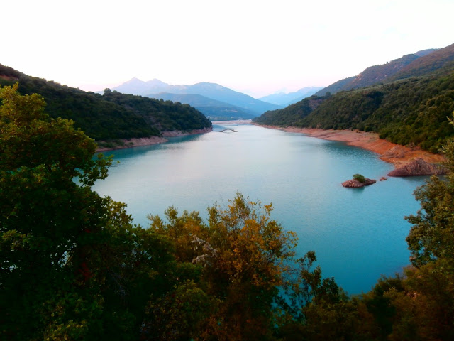 Tο γεφύρι στο Καρπενήσι που εμφανίζεται και εξαφανίζεται ανάλογα με τον καιρό - Φωτογραφία 4