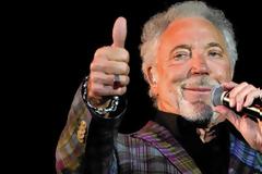 Ο Tom Jones πούλησε το σπίτι του στο Λος Άντζελες γιατί...