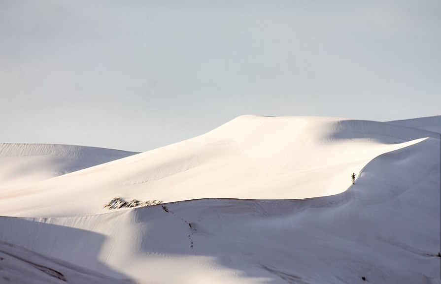 Ο καιρός τρελάθηκε - Η έρημος Σαχάρα καλύφθηκε από χιόνι - ΦΩΤΟ - Φωτογραφία 3