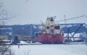 Φορτηγό πλοίο κόλλησε λόγω πάγου στο St. Lawrence