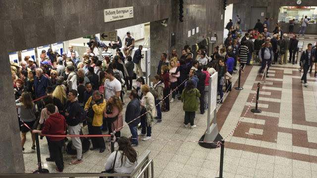 Στάχτη έγιναν χιλιάδες φάκελοι με τις αιτήσεις για τις κάρτες του ΟΑΣΑ - Φωτογραφία 1