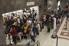 Στάχτη έγιναν χιλιάδες φάκελοι με τις αιτήσεις για τις κάρτες του ΟΑΣΑ
