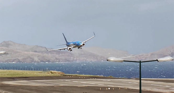 Πιλότος σώζει αεροπλάνο που κάνει βουτιά κατά τη διάρκεια της προσγείωσης [video] - Φωτογραφία 1