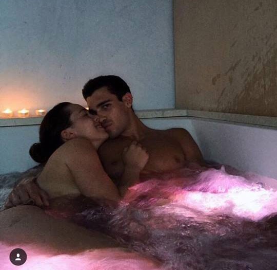 Τα καυτά ενσταντανέ της 21χρονης κόρης του Eros Ramazzotti με τον σύντροφό της στην μπανιέρα! - Φωτογραφία 8