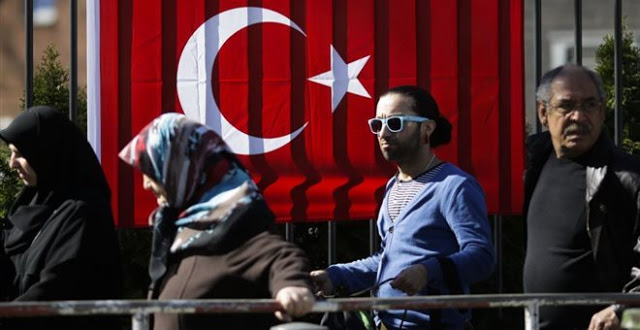 Γερμανική εφημερίδα WAZ: «Τούρκοι καταφεύγουν στην Ελλάδα για να γλιτώσουν από τον Ερντογάν» - Φωτογραφία 1