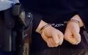 Μια του κλέφτη, δυο του κλέφτη, τρεις και τον τσακώσανε τον 44χρονο που άρπαξε 450 λίρες από γυναίκα στην Λαμία - Φωτογραφία 1