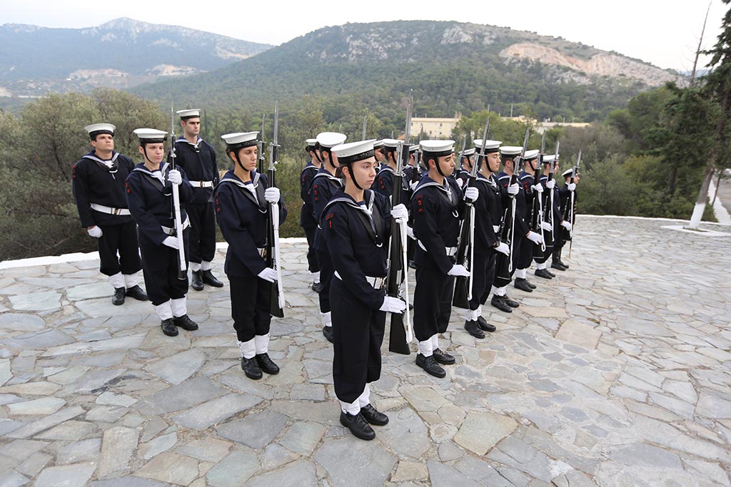 Στην Ελλάδα τα λείψανα των πέντε πεσόντων της ακταιωρού «ΦΑΕΘΩΝ» (ΦΩΤΟ) - Φωτογραφία 17