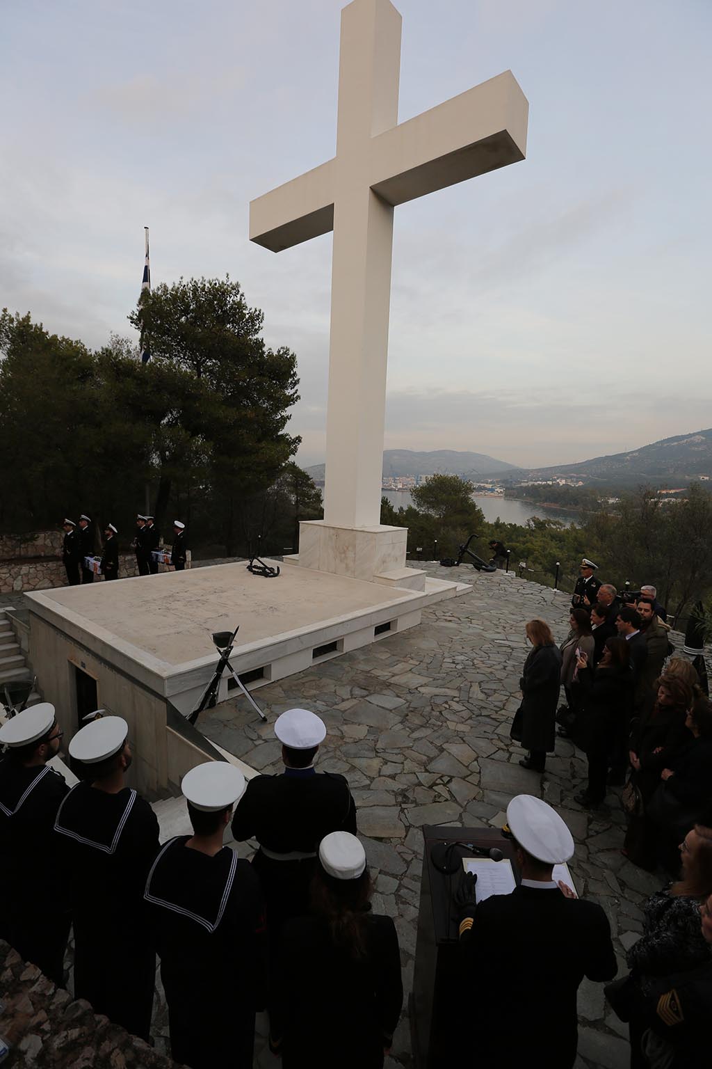 Στην Ελλάδα τα λείψανα των πέντε πεσόντων της ακταιωρού «ΦΑΕΘΩΝ» (ΦΩΤΟ) - Φωτογραφία 18