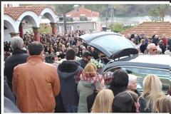 Το τελευταίο αντίο στην 44χρονη Ειρήνη Λαγούδη στην ΚΑΤΟΧΗ – Σπαραγμός στην κηδεία της (ΦΩΤΟ)