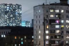 Μεθυσμένος βούτηξε από τον 9ο όροφο, έζησε και συνέχισε να πίνει!