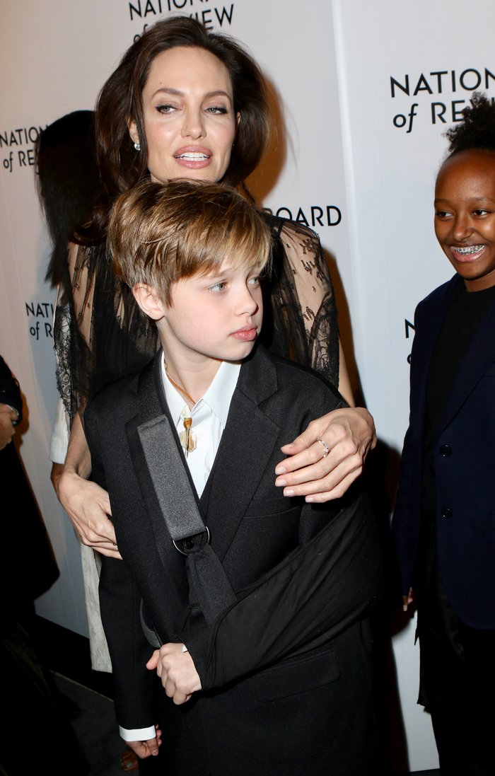 Η πρώτη εμφάνιση της Σιλό Τζολί – Πιτ μετά το ατύχημα – τι της συνέβη - Φωτογραφία 2