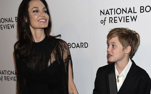 Η κόρη της Angelina Jolie και του Brad Pitt είχε ατύχημα στα χιόνια - Φωτογραφία 1