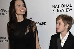 Η κόρη της Angelina Jolie και του Brad Pitt είχε ατύχημα στα χιόνια