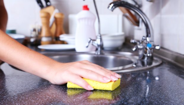 Φτιάξτε μόνοι σας το ευκολότερο καθαριστικό όλων των εποχών για την κουζίνα σας - Φωτογραφία 1