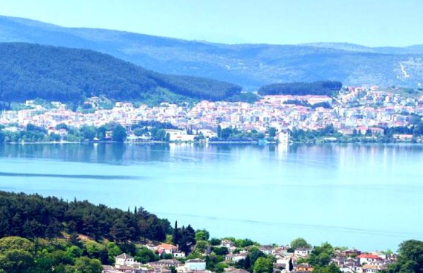 Έλληνας σκηνοθέτης που ζει στο εξωτερικό αποτυπώνει με μοναδικό τρόπο δυο από τις πιο όμορφες πόλεις τις Ελλάδας σε ένα μοναδικό βίντεο! - Φωτογραφία 1