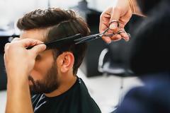 Tips για κούρεμα και περιποίηση των ατίθασων μαλλιών σου