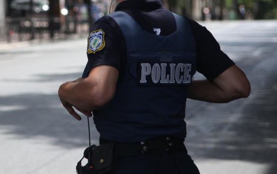 Από αστυνομικό της Ασφάλειας οι πυροβολισμοί στην Τροχαία - Στον αέρα για να ακινητοποιήσει κρατούμενο - Φωτογραφία 1