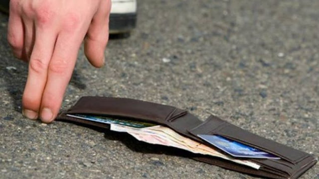 Κρήτη: Ποδοσφαιριστής βρήκε τσάντα με χρήματα και την παρέδωσε - Φωτογραφία 1