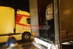 Χάος στο λιμάνι της Πάτρας: Μετανάστες «μπουκάρουν» σε νταλίκες