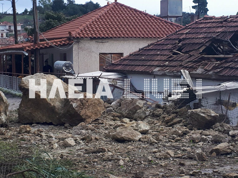 Ηλεία Λέπρεο : Βράχοι διέλυσαν σπίτι - Η οικογένεια είχε φύγει πριν λίγες ημέρες - Φωτογραφία 2