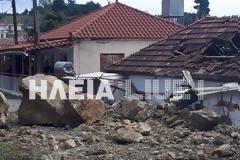 Ηλεία Λέπρεο : Βράχοι διέλυσαν σπίτι - Η οικογένεια είχε φύγει πριν λίγες ημέρες