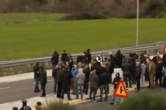 Αγροτικό συλλαλητήριο στον κόμβο Κουβαρά (ΔΕΙΤΕ ΦΩΤΟ)