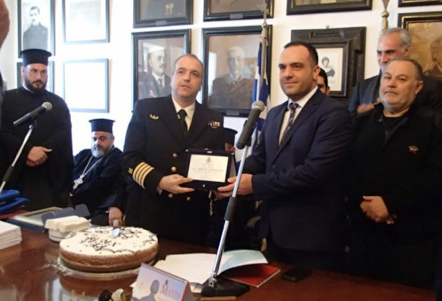 Ο Δήμος Μυκόνου τίμησε το Λιμενικό, την ΕΜΑΚ και εθελοντές για τη διάσωση των ναυαγών στο Τραγονήσι - Φωτογραφία 1