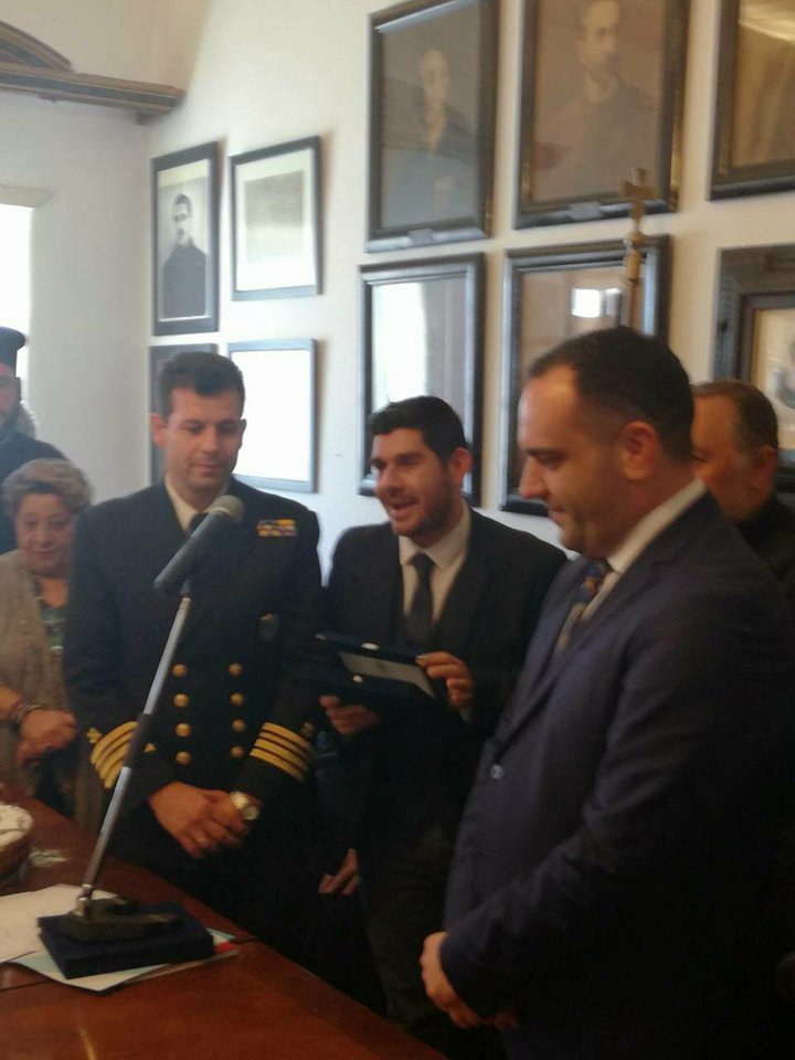 Ο Δήμος Μυκόνου τίμησε το Λιμενικό, την ΕΜΑΚ και εθελοντές για τη διάσωση των ναυαγών στο Τραγονήσι - Φωτογραφία 2
