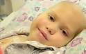 Κοριτσάκι πέθαινε από καρκίνο και οι γονείς του προετοίμαζαν την κηδεία του - Μέχρι που άνοιξε τα μάτια του και τους είπε...