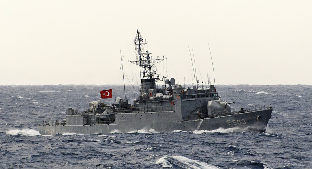ΕΚΤΑΚΤΟ – Φλέγεται η τουρκική κορβέτα TCG Beykoz (F503) – 11 Τούρκοι μεταφέρθηκαν στα επείγοντα - Φωτογραφία 1