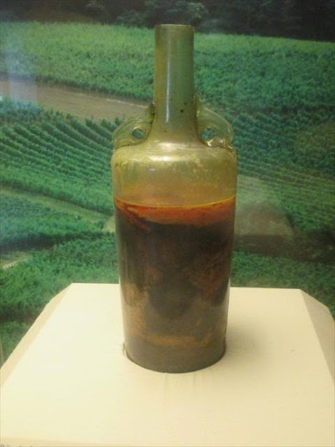 Το παλαιότερο κλειστό μπουκάλι κρασιού παραμένει σφραγισμένο από τον 4ο αιώνα [photos] - Φωτογραφία 2
