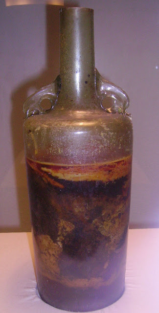 Το παλαιότερο κλειστό μπουκάλι κρασιού παραμένει σφραγισμένο από τον 4ο αιώνα [photos] - Φωτογραφία 3