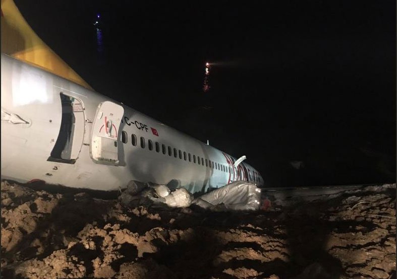 Απίστευτες εικόνες στην Τουρκία: Αεροπλάνο γλίστρησε στον γκρεμό! - Φωτογραφία 5