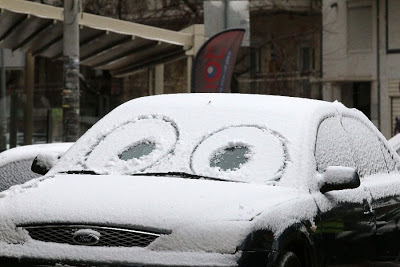 Τι να κάνετε αν αποκλειστείτε μέσα στο αυτοκίνητο από τα χιόνια - Φωτογραφία 1