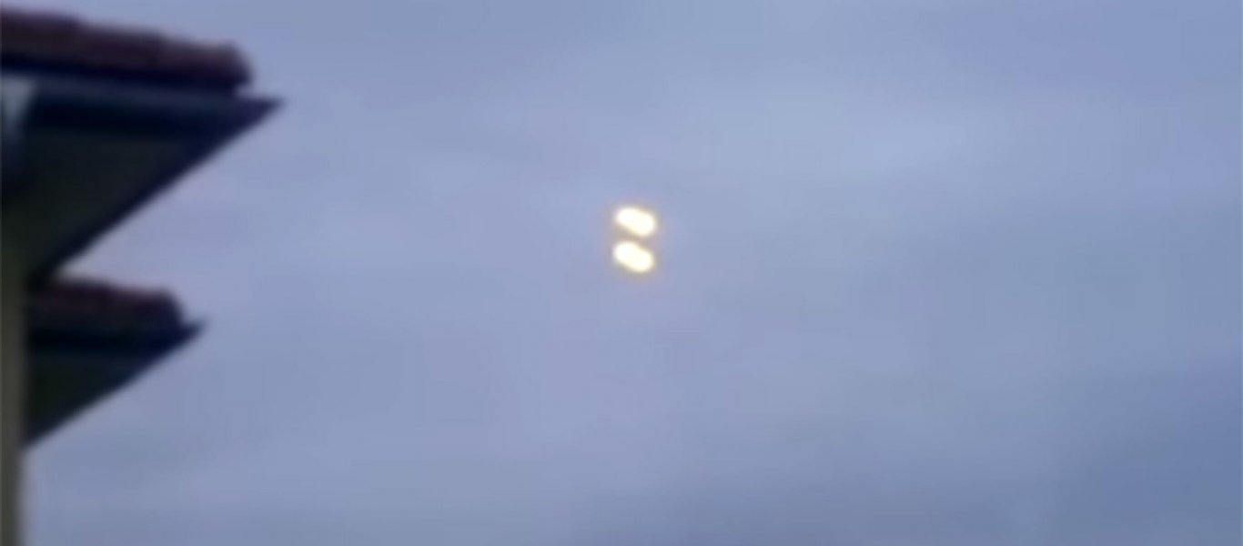Βίντεο ακτοφυλακής ΗΠΑ: Δεκατρία φωτεινά ιπτάμενα αντικείμενα ακολουθούν ταχύπλοο σκάφος - Φωτογραφία 1