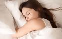 Ύπνος και θερμίδες: Πόσο παραπάνω πρέπει να κοιμάστε για να τις μειώσετε