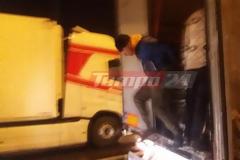 Πάτρα: Υπό συνεχή πολιορκία μεταναστών το λιμάνι - Νέο βίντεο-ντοκουμέντο